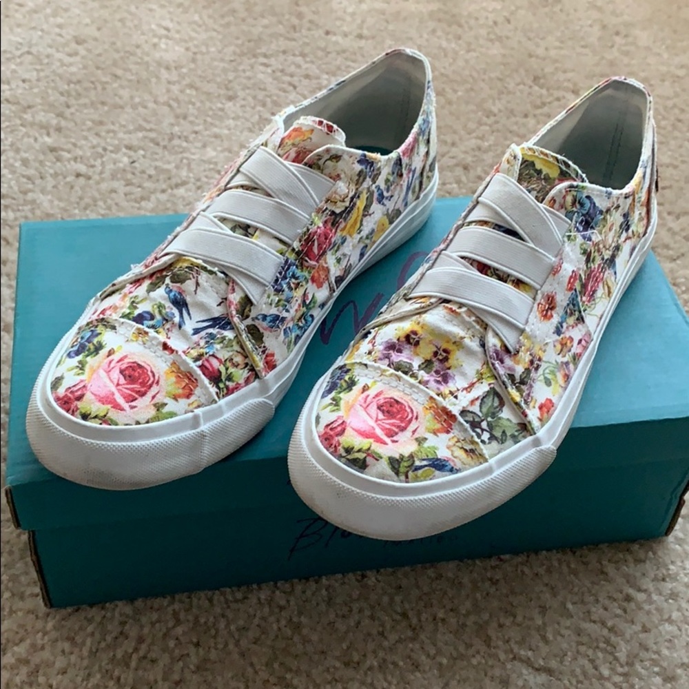 Cute floral print slides